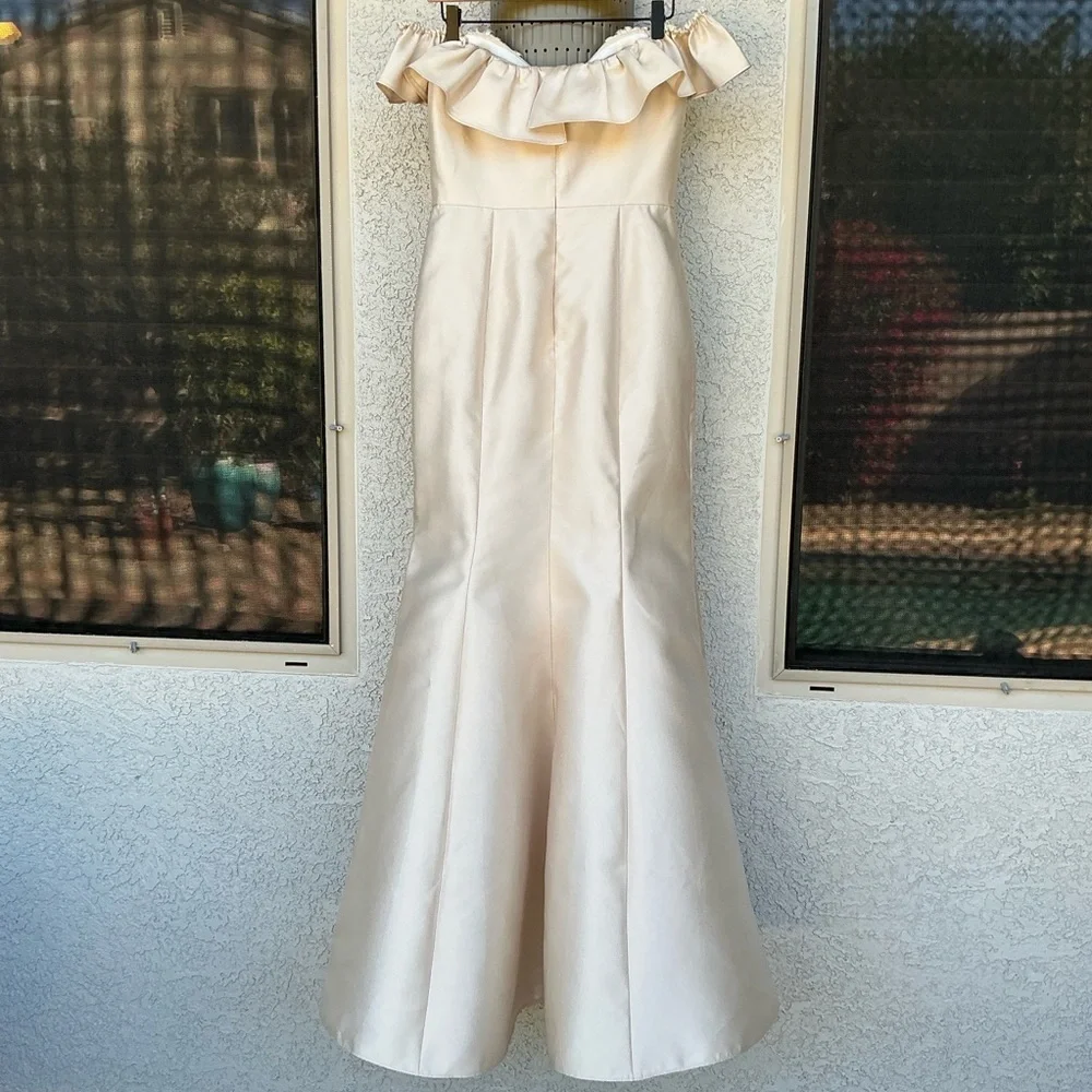 NWT Alfred Sung Off-The-Shoulder Ruffle Satin Trumpet Gown Dress Size 6 D836 - Picture 5 of 14